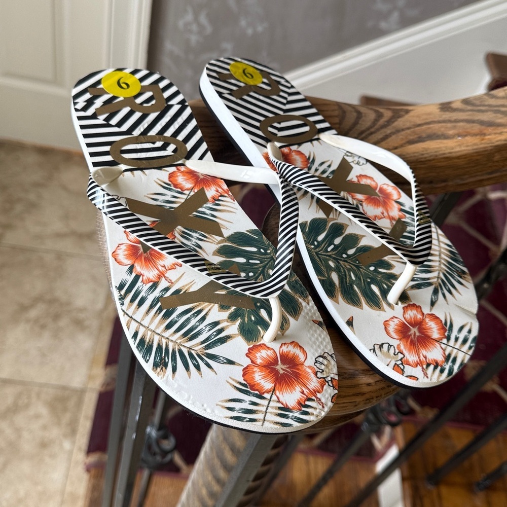 ROXY ladies floral flip-flop size 9 excellent condition - Picture 3 of 8